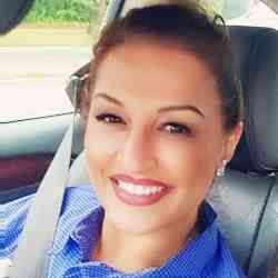 Single Arab woman in Toronto, Ontario, Canada