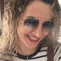 Single Arab woman in Bayrut, Beirut Governorate, Lebanon