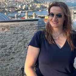 Single Arab woman in Bayrut, Beirut Governorate, Lebanon