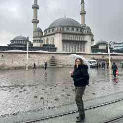 Single Arab woman in Bayrut, Beirut Governorate, Lebanon