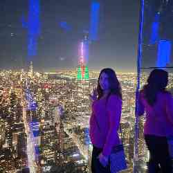 Single Arab woman in Miami, Florida, United States