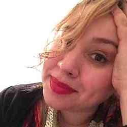 Single Albanian woman in New York, New York, United States