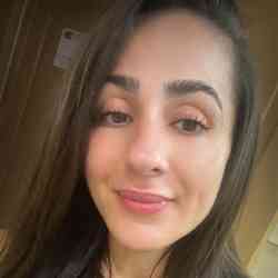 Single Albanian woman in Chicago, Illinois, United States