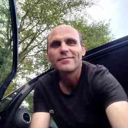 Single Albanian man in Wuppertal, Nordrhein-Westfalen, Germany