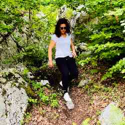 Single Albanian woman in New York, New York, United States