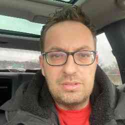 Single Albanian man in New York, New York, United States