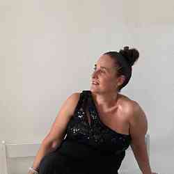 Single Albanian woman in London, England, United Kingdom