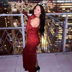 Single Albanian woman in New York, New York, United States