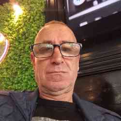 Single Albanian man in Elbasan, Elbasan County, Albania