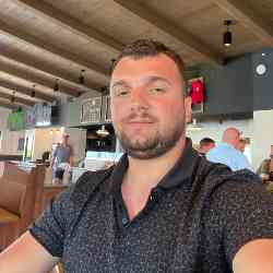 Single Albanian man in New York, New York, United States