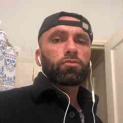 Single Albanian man in New York, NY, United States