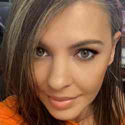 Single Albanian woman in New York, NY, United States