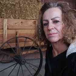 Single Albanian woman in New York, NY, United States