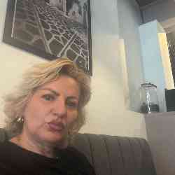 Single Albanian woman in London, UK, United Kingdom
