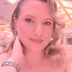 Single Albanian woman in New York, NY, United States