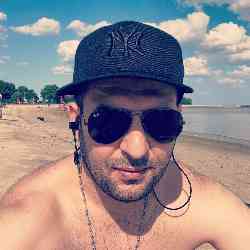 Single Albanian man in New York City, NY, United States