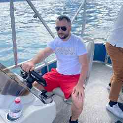 Single Albanian man in New York City, NY, United States