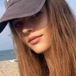 Single Albanian woman in Elbasan, Shqipëria, Albania