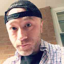 Single Albanian man in New York, NY, United States