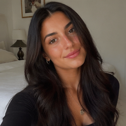 Single Albanian woman in New York, NY, United States