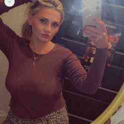 Single Albanian woman in New York, New York, United States