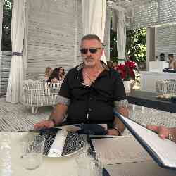 Single Albanian man in Superior, WI, United States