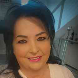 Single Albanian woman in Tampa, Florida, United States