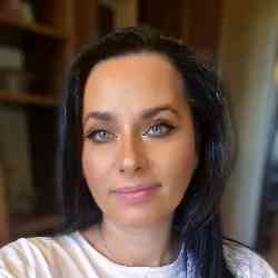 Single Albanian woman in București, România, Romania