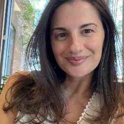 Single Albanian woman in Worcester, MA, United States