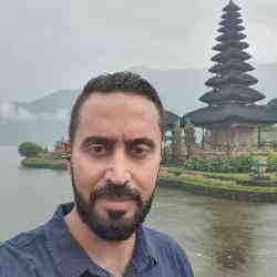 Single Albanian man in Tirana, ألبانيا, Albania