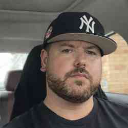 Single Albanian man in New York, NY, United States