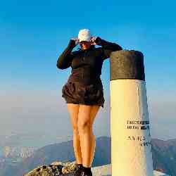 Single Albanian woman in Surabaya, Jawa Timur, Indonesia