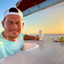 Single Albanian man in Bloomfield, MI, United States