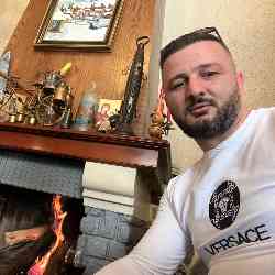 Single Albanian man in New York City, New York, United States