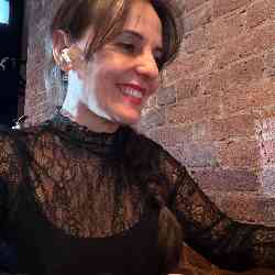 Single Albanian woman in Brooklyn, New York, United States