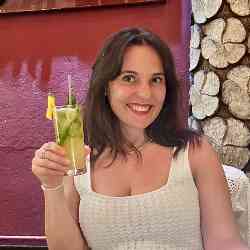 Single Albanian woman in Brooklyn, New York, United States