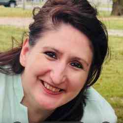 Single Albanian woman in North Chicago, IL, United States