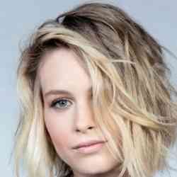 Single Albanian woman in London, UK, United Kingdom