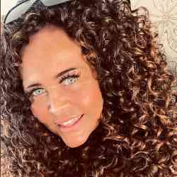 Single Albanian woman in Moreton, Wirral, United Kingdom