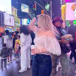 Single Albanian woman in New York, NY, United States