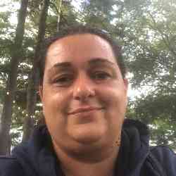 Single Albanian woman in Perth Amboy, NJ, United States