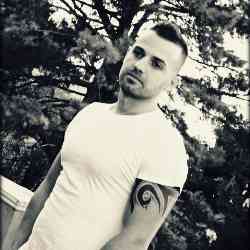 Single Albanian man in Chicago, Illinois, United States