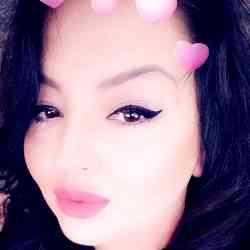 Single Albanian woman in Chicago, Illinois, United States