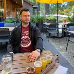 Single Albanian man in Chicago, Illinois, United States