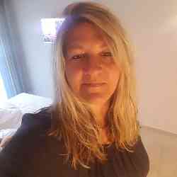 Single Albanian woman in London, England, United Kingdom