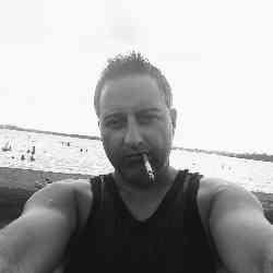 Single Albanian man in Chicago, Illinois, United States