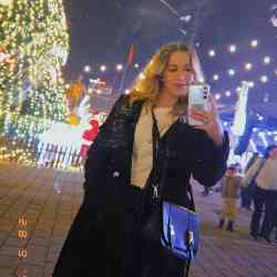 Single Albanian woman in Phoenix, Arizona, United States