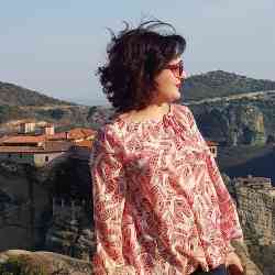 Single Albanian woman in New York, New York, United States