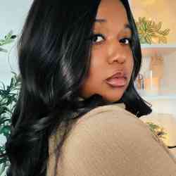 Single Black woman in Paris, France, France