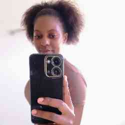 Single Black woman in Harare, Zimbabwe, Zimbabwe